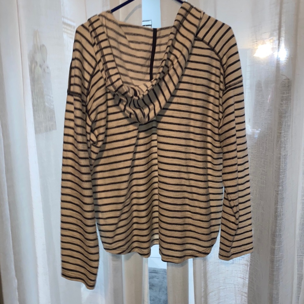 Sweatshirt - Picture 2 of 3